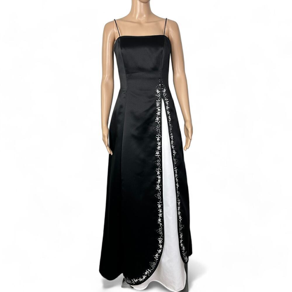 Dave and Johnny by Laura Ryner Vintage Embroidered Beaded Gown (5/6)